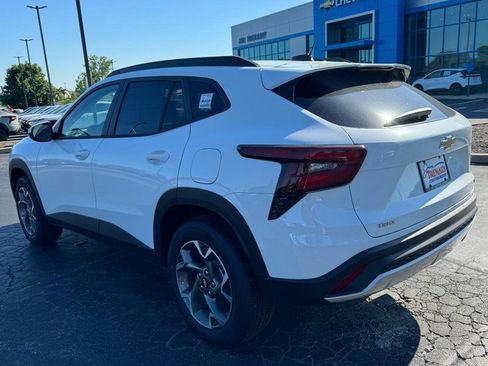 New 2026 Chevrolet Trax LT w/ Driver Confidence Package FWD image 5
