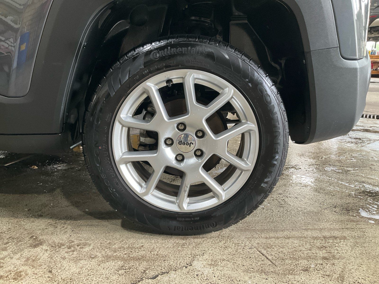 Used 2023 Jeep Renegade Latitude AWD/4WD image 24