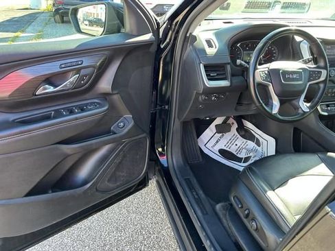 Used 2024 GMC Terrain SLT image 9