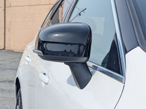 Used 2019 Volvo XC60 T5 Momentum w/ Multimedia Package image 13