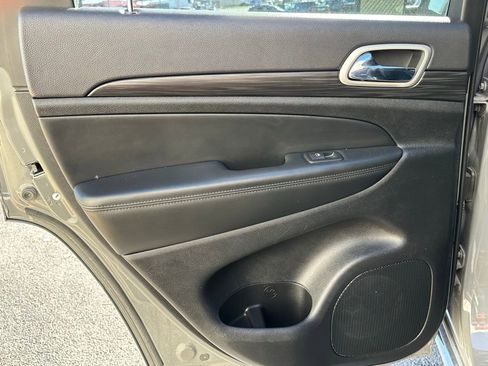 Used 2022 Jeep Grand Cherokee Laredo X image 13