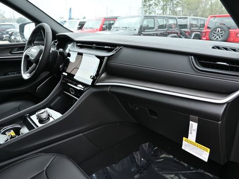 New 2026 Jeep Grand Cherokee L Limited image 27