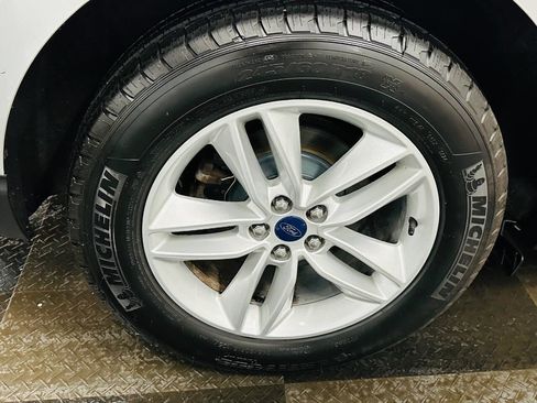 Used 2015 Ford Edge SEL image 32