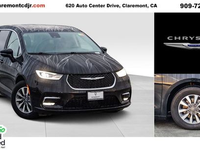 Certified 2024 Chrysler Pacifica Select