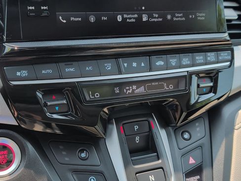 Used 2025 Honda Odyssey EX-L image 23