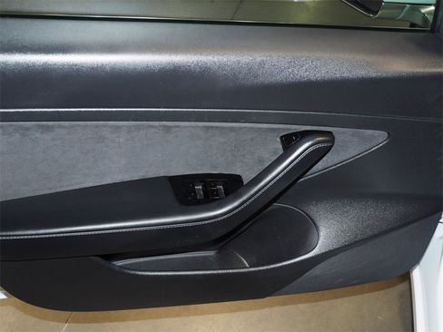 Used 2020 Tesla Model 3 Standard Range Plus image 7