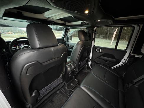 Used 2025 Jeep Wrangler Unlimited Rubicon 4xe image 38