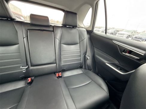 Used 2023 Toyota RAV4 XLE Premium image 14