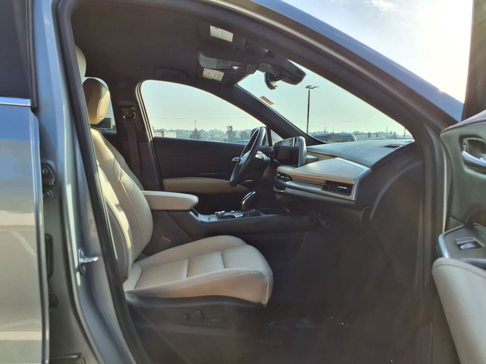 Used 2024 Cadillac XT4 Luxury FWD image 25