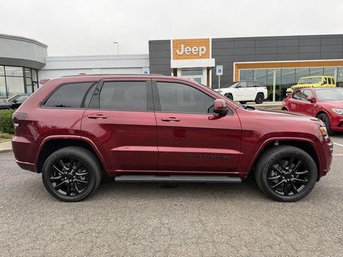 Used 2021 Jeep Grand Cherokee Laredo X image 11
