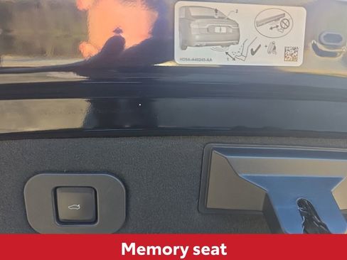 Used 2020 Lincoln Continental w/ Premium Package image 17