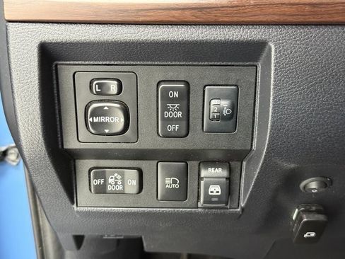 Used 2018 Toyota Tundra Limited image 9