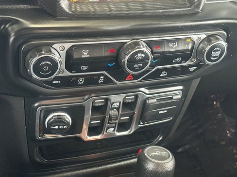 Used 2023 Jeep Gladiator Overland image 19