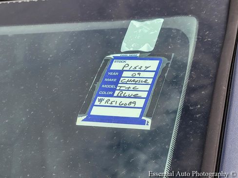 Used 2009 Chrysler Town & Country LX FWD image 30