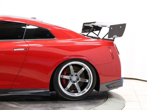 Used 2019 Nissan GT-R Premium w/ Premium Interior Package AWD/4WD image 10