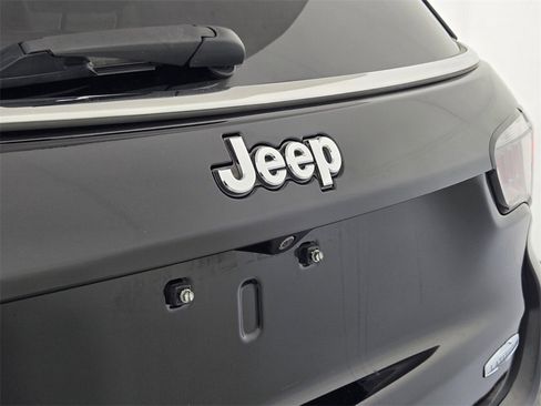 Used 2018 Jeep Compass Latitude image 14