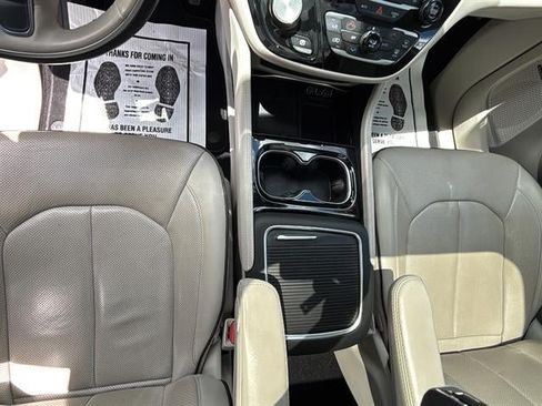 Used 2021 Chrysler Pacifica Limited w/ Premium & Safety Sphere Group AWD/4WD image 25