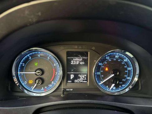 Used 2018 Toyota Corolla LE image 13