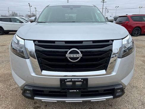 Used 2025 Nissan Pathfinder Platinum w/ Lighting Package (N92) image 6