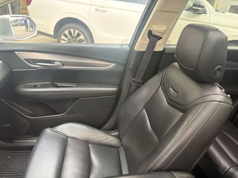 Used 2017 Cadillac XT5 Luxury w/ Driver Awareness Package AWD/4WD image 14