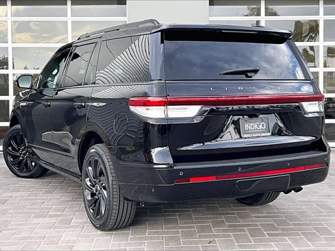 Used 2022 Lincoln Navigator Reserve RWD image 11