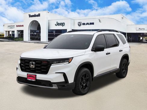 Used 2025 Honda Pilot TrailSport image 3