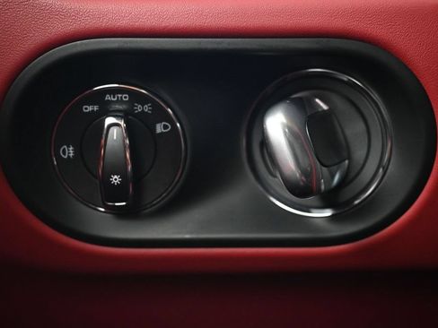 Certified 2023 Porsche Macan AWD/4WD image 23