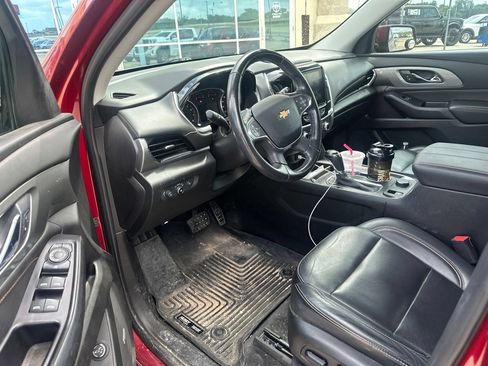 Used 2019 Chevrolet Traverse RS FWD image 12