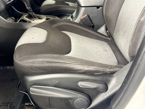 Used 2014 Jeep Cherokee Latitude image 20