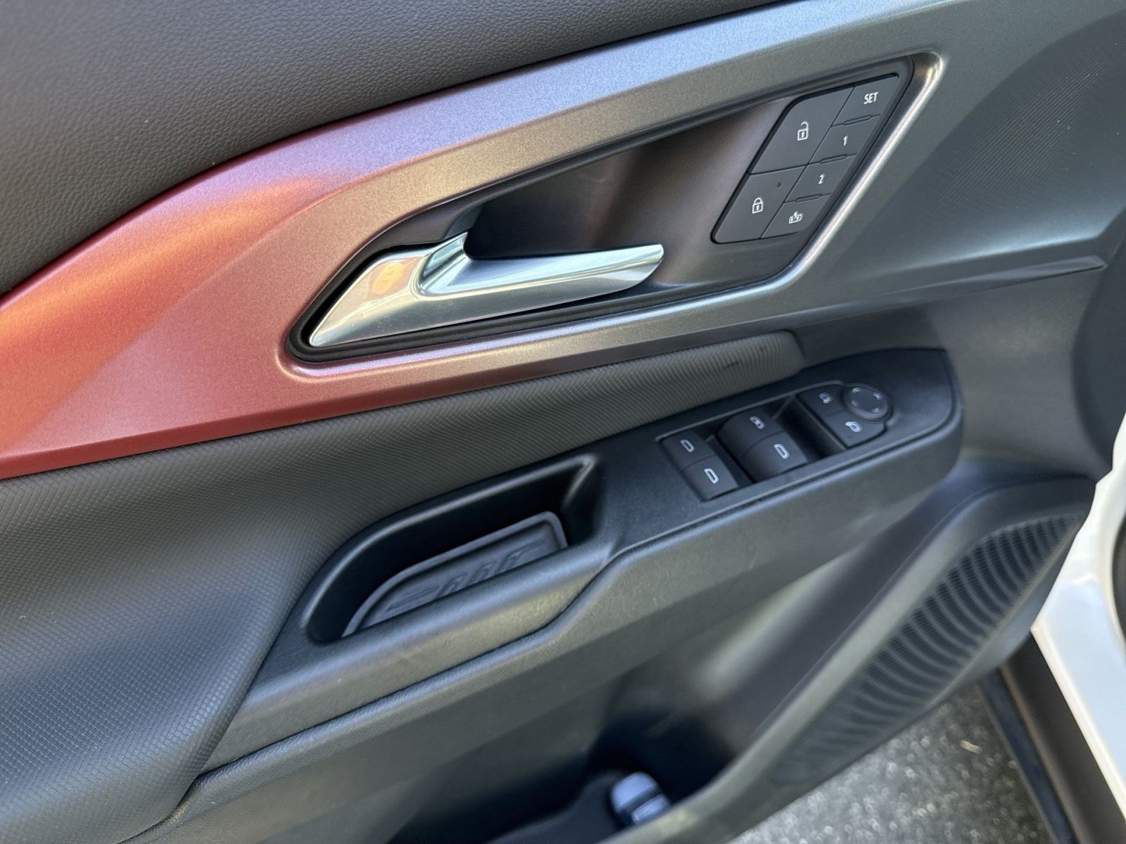 Used 2024 Chevrolet Equinox EV RS w/ Active Safety Package 3 FWD image 15
