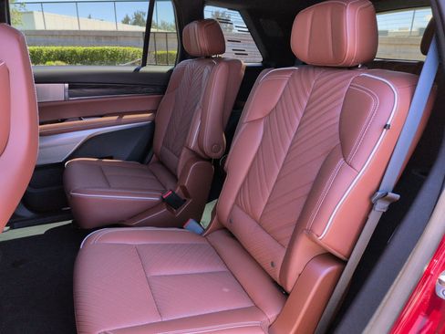 Used 2026 Cadillac Vistiq Platinum image 30