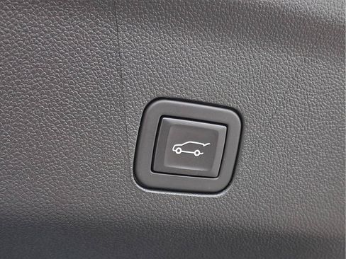Used 2024 Chevrolet Suburban LT AWD/4WD image 19