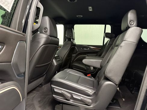 Used 2024 Cadillac Escalade ESV Luxury AWD/4WD image 19