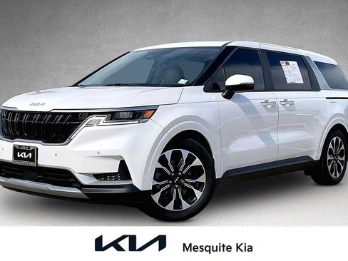 Used 2023 Kia Carnival EX FWD image 1