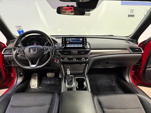 Used 2018 Honda Accord Sport image 11