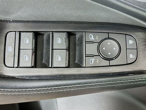 Used 2024 Nissan Rogue SV AWD/4WD image 15