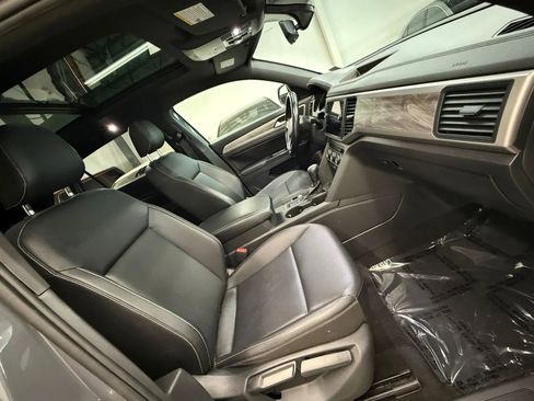 Used 2020 Volkswagen Atlas Cross Sport SE w/ Panoramic Sunroof Package FWD image 30