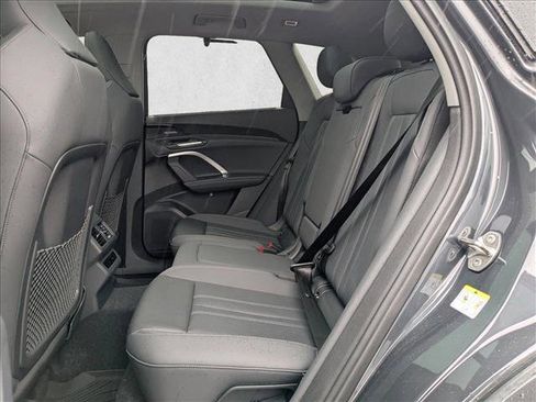 New 2025 Audi Q5 Premium Plus image 17