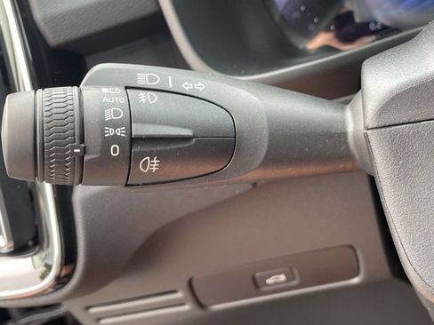 Used 2023 Volvo XC40 Recharge Plus AWD/4WD image 33