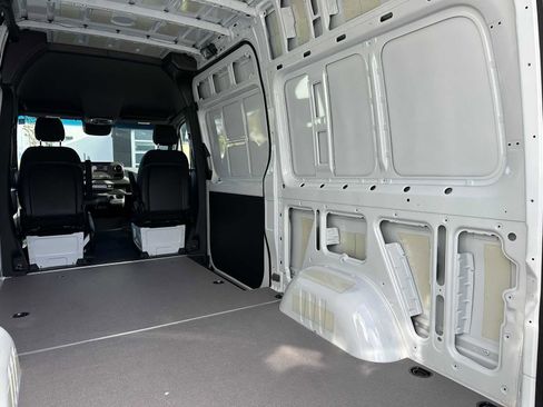 Used 2023 Mercedes-Benz Sprinter 1500 image 19