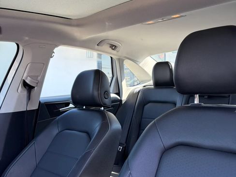 Used 2023 Volkswagen Jetta SE w/ Panoramic Sunroof Package FWD image 7