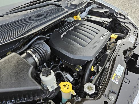 Used 2018 Dodge Grand Caravan SE image 52