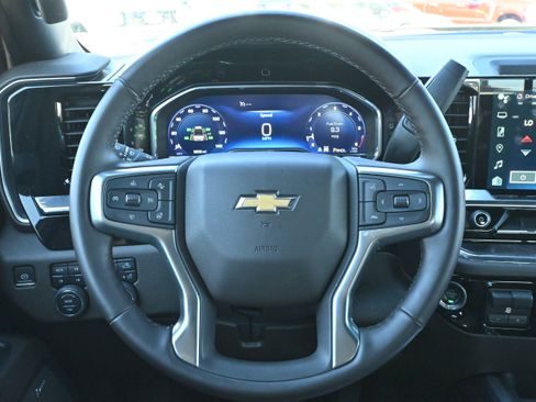 Used 2024 Chevrolet Silverado 2500 LTZ w/ LTZ Convenience Package image 19