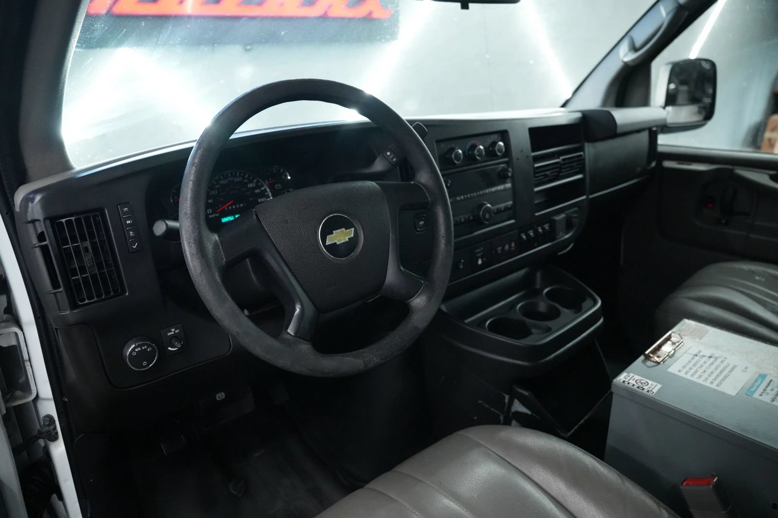 Used 2015 Chevrolet Express 2500 RWD image 19