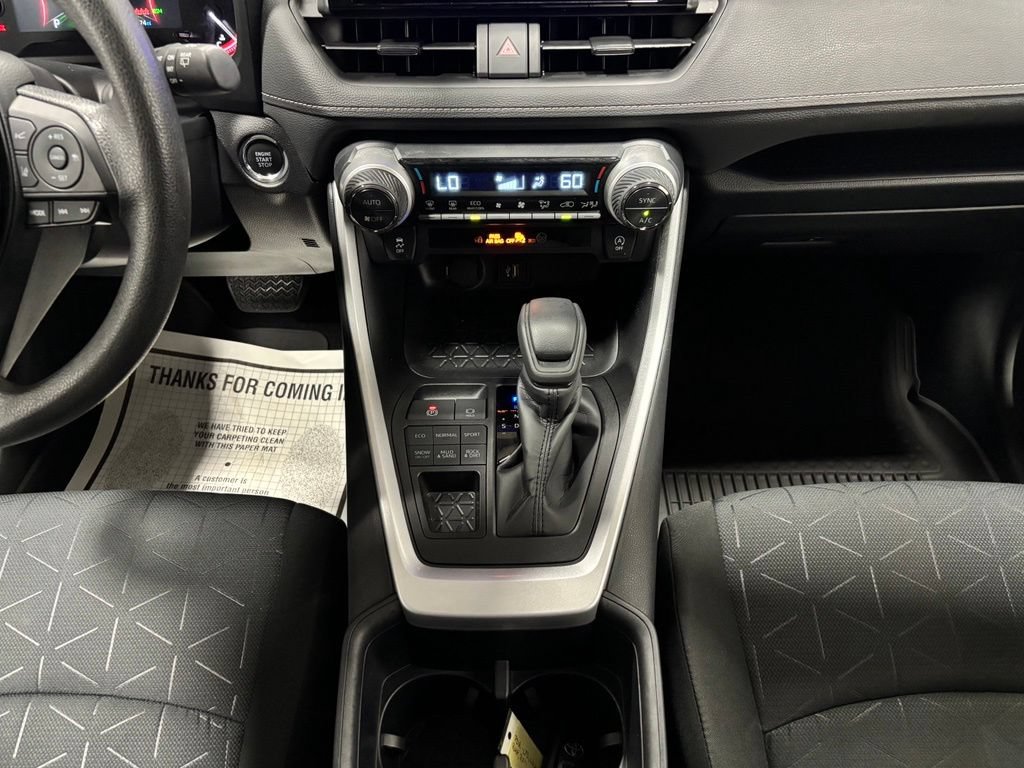 Used 2025 Toyota RAV4 XLE AWD/4WD image 36
