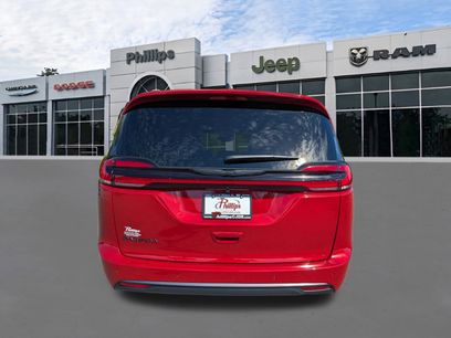 New 2026 Chrysler Pacifica Select