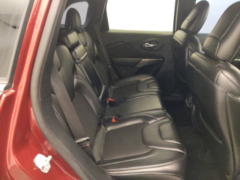Used 2019 Jeep Cherokee Latitude Plus FWD image 19