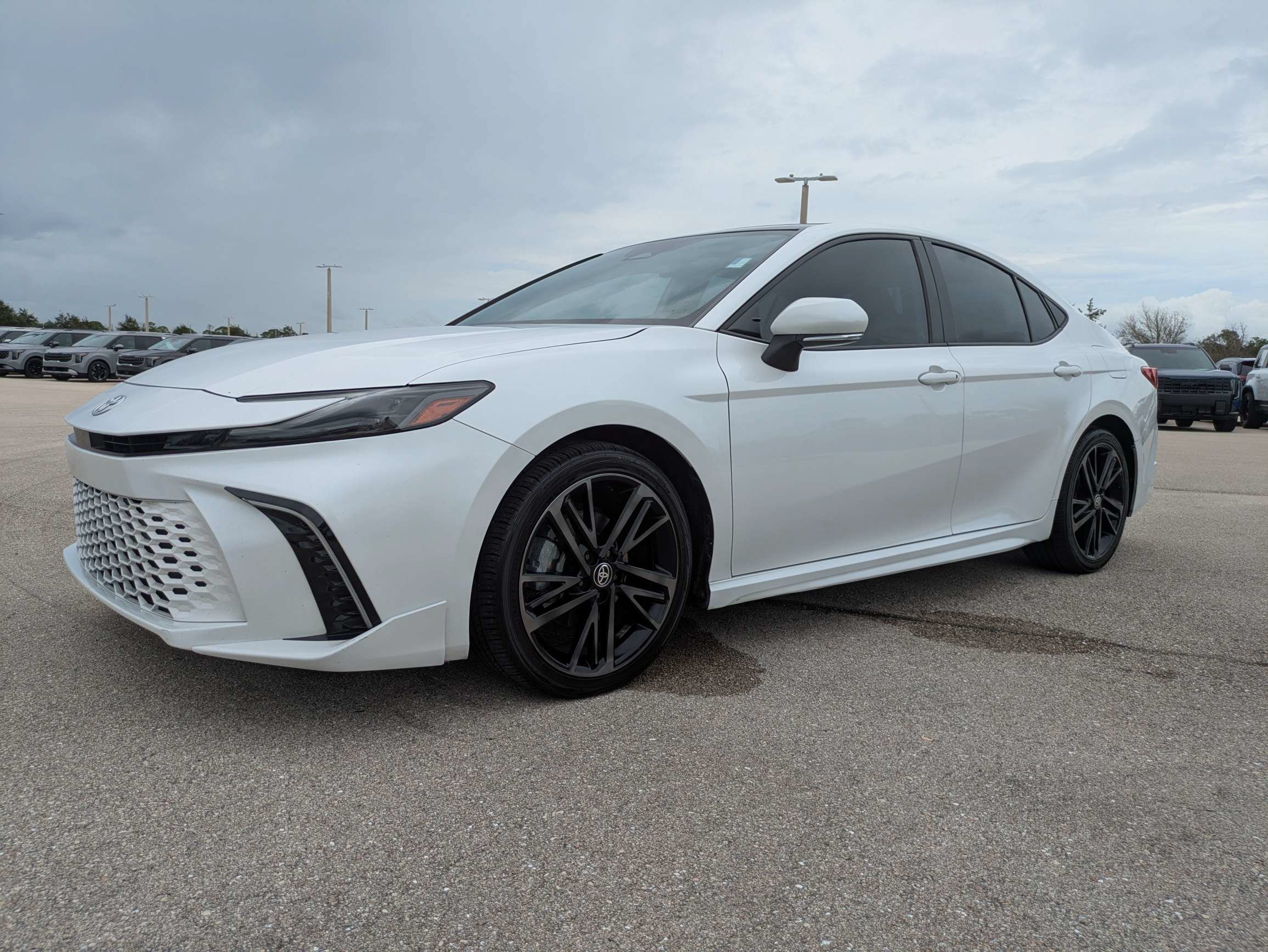 Used 2025 Toyota Camry XSE FWD image 8