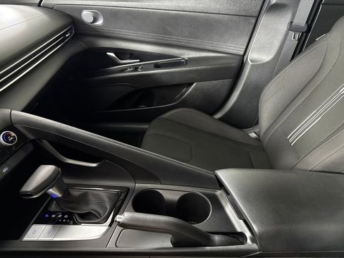 Used 2023 Hyundai Elantra SEL w/ Preferred Accessory Package image 19