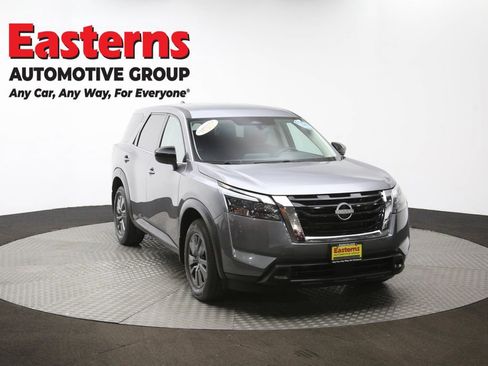 Used 2024 Nissan Pathfinder S image 50